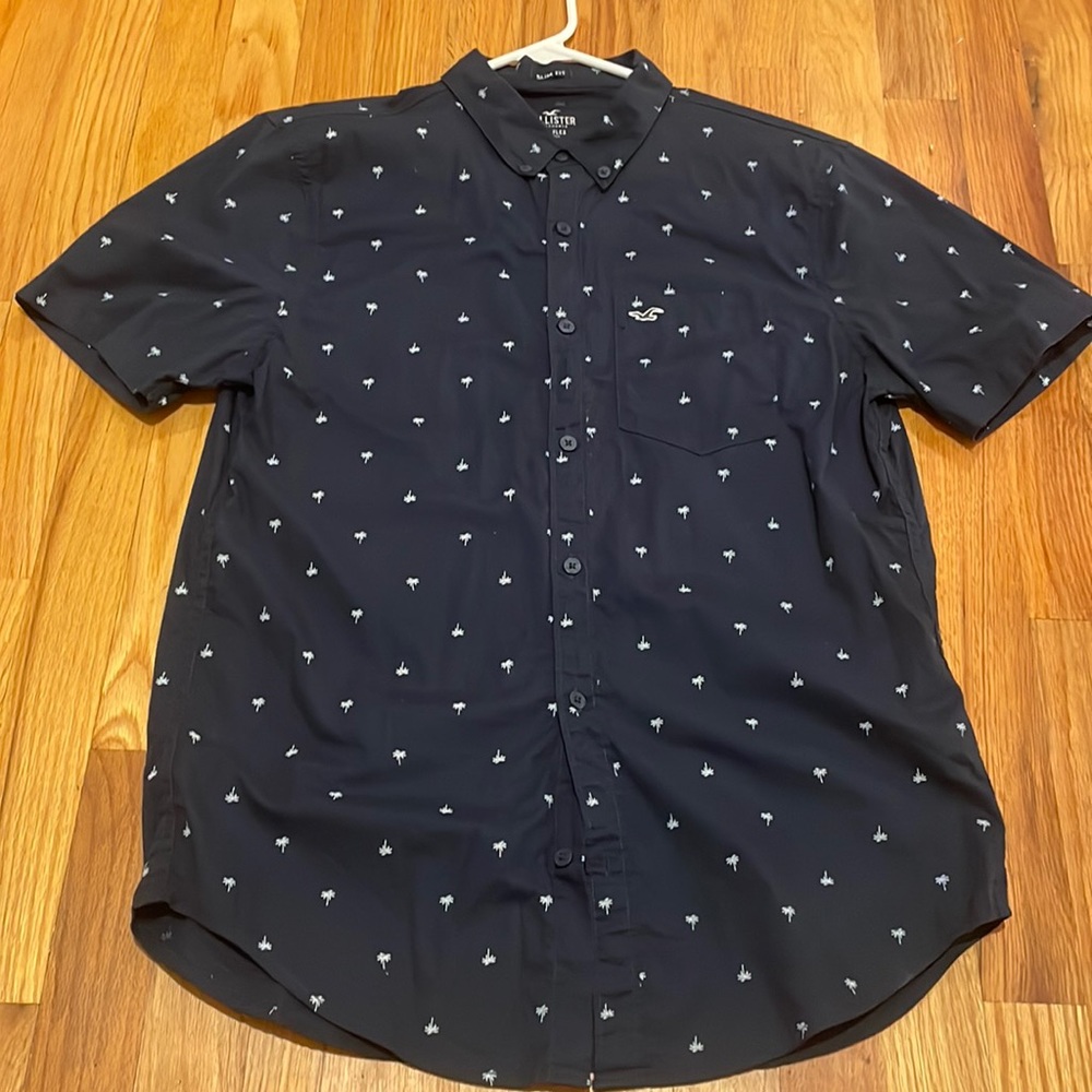 Hollister men’s navy shirt sleeve shirt size Small